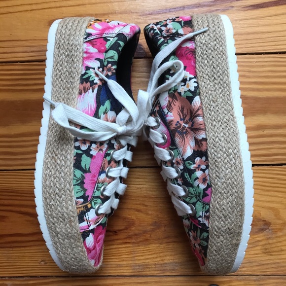 Soda Pink Floral Espadrilles Sneakers, NWOB, 8.5 - Picture 6 of 10